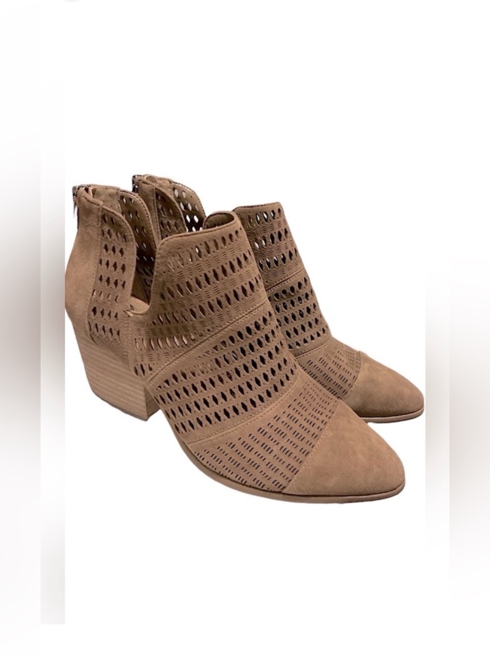 NWT 🛍️ Vince Camuto Perforated Summer Ankle Booties